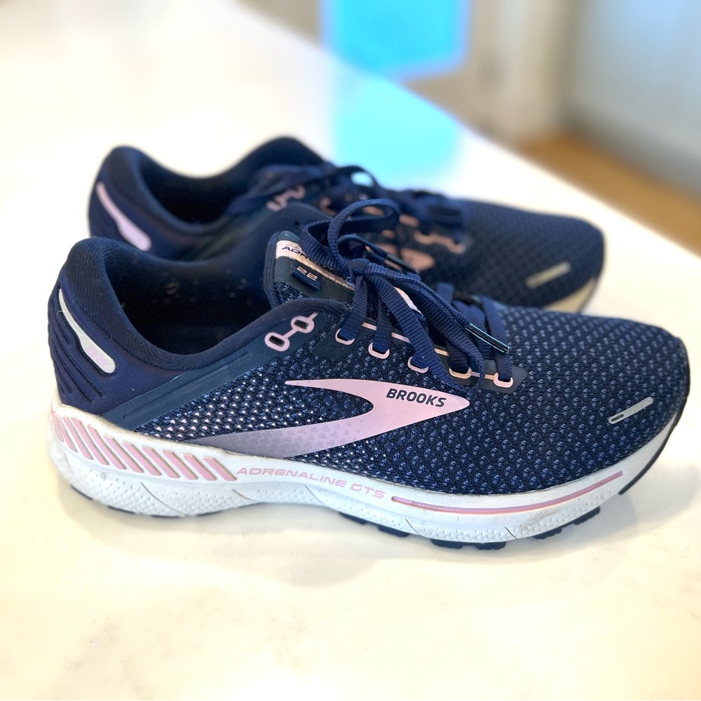 Brooks Women's Adrenaline GTS 22 Supportive Running Shoe- Worn Once!